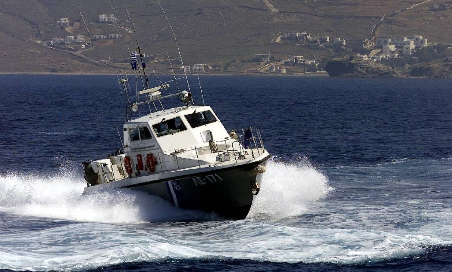 Περίεργο περιστατικό με βύθιση λέμβου στο Αγαθονήσι – 16 νεκροί – Σπεύδουν αυξημένες δυνάμεις